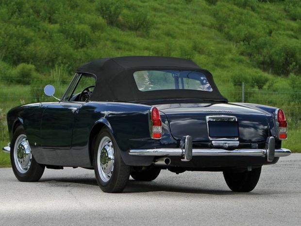 1963-alfa-romeo-2600-spider_22.jpg